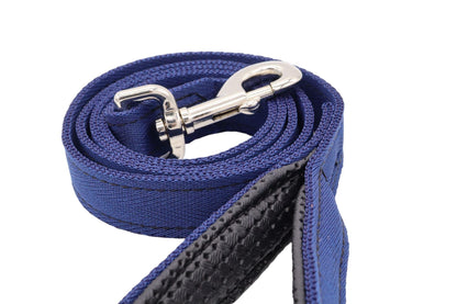 A navy double thickness webbing lead. It is a close up view showing the detailed herringbone pattern.