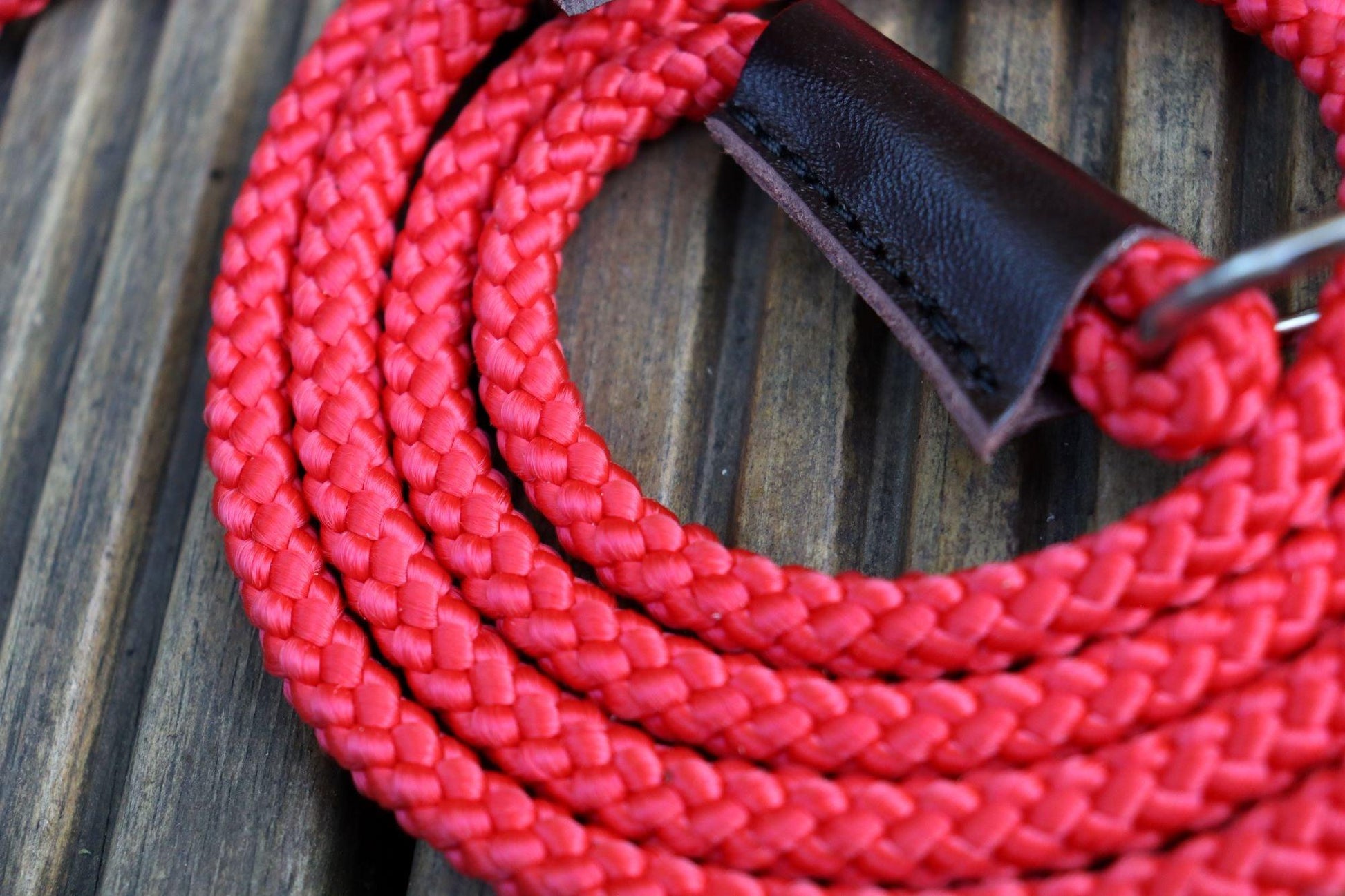 A close up view of the tightly wound nylon slim lead in red. The nylon has a shine to it which make it easier to clean and keeps it bright for longer.